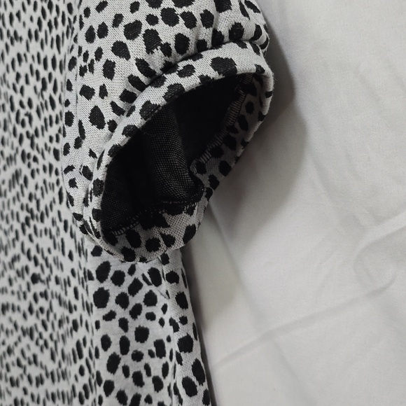 Loft Womens Large Black White Animal Print Short Sleeve Blouse - Picture 3 of 6